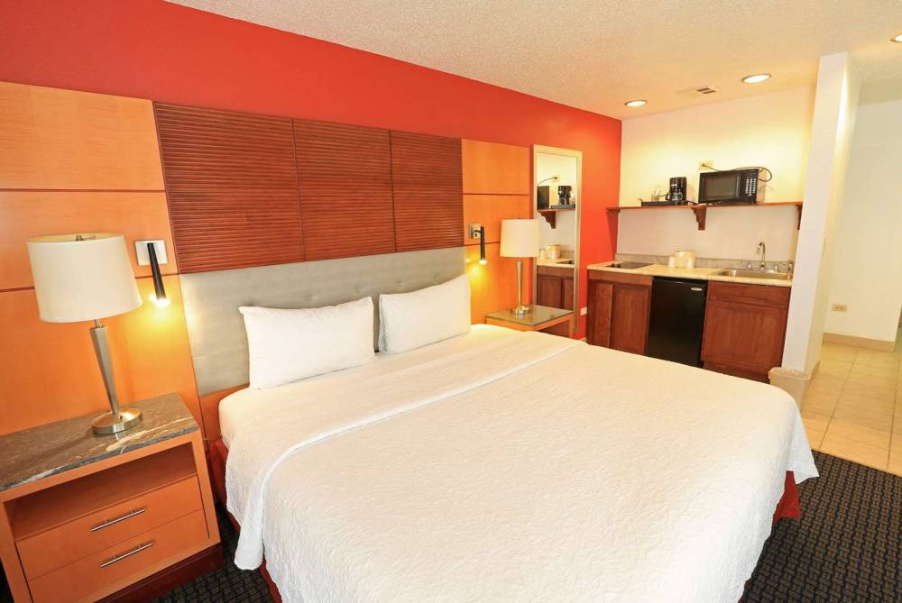 DAYS INN CALUMET PARK 2