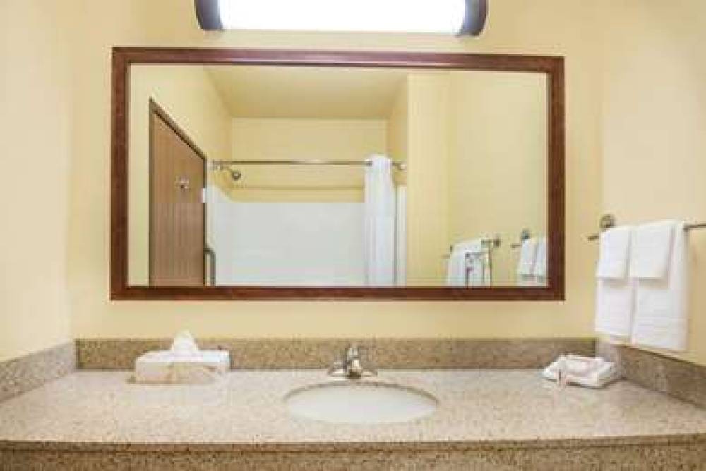 DAYS INN ELLIS 6