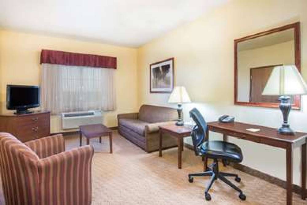 DAYS INN ELLIS 8