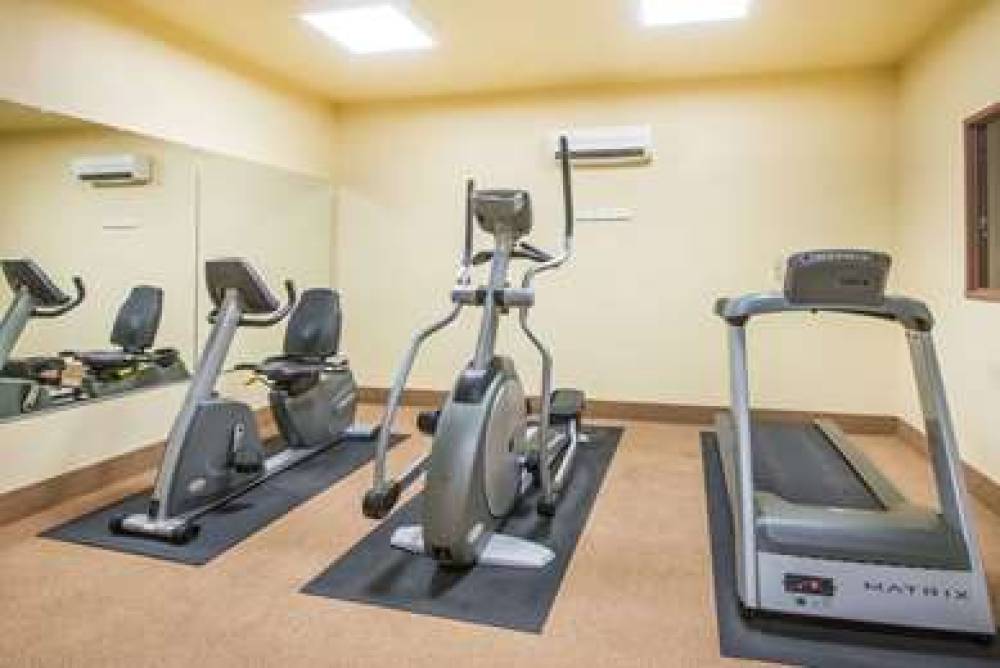 DAYS INN ELLIS 5