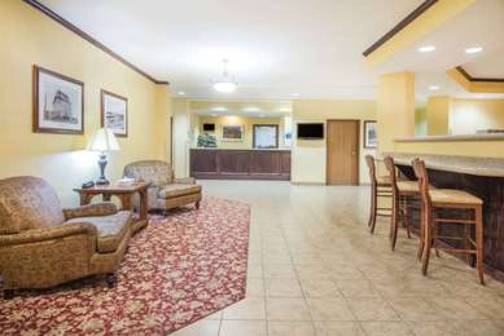 DAYS INN ELLIS 2