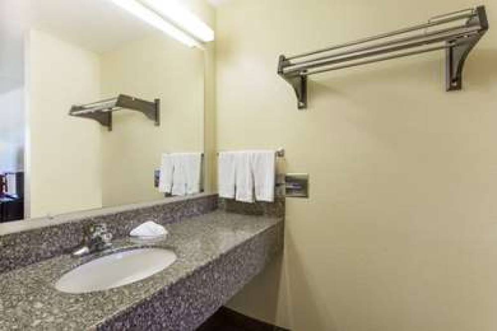 DAYS INN FORDYCE 4