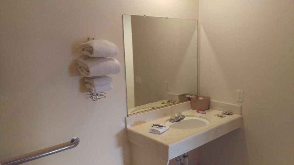DAYS INN HEMET 6