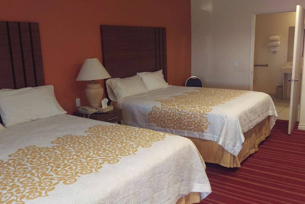 DAYS INN HEMET 3