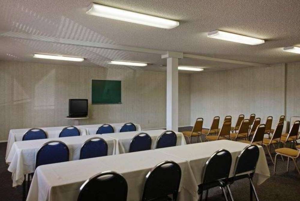 DAYS INN HEMET 1