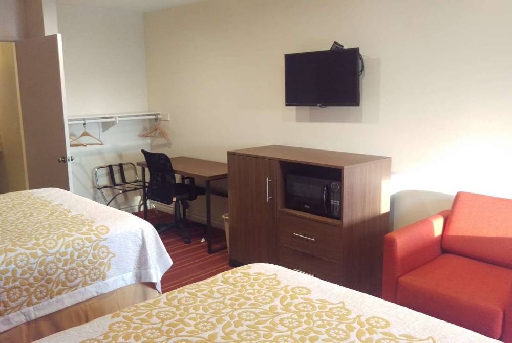 DAYS INN HEMET 10