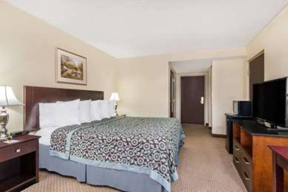 DAYS INN INDIANAPOLIS NORTHEAS 6