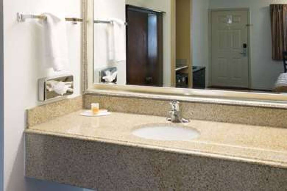 DAYS INN NEWPORT OR 7