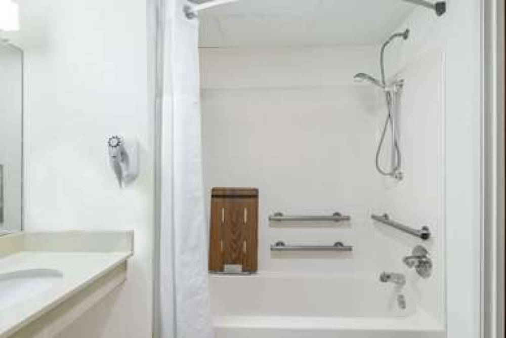 DAYS INN NORTON 6