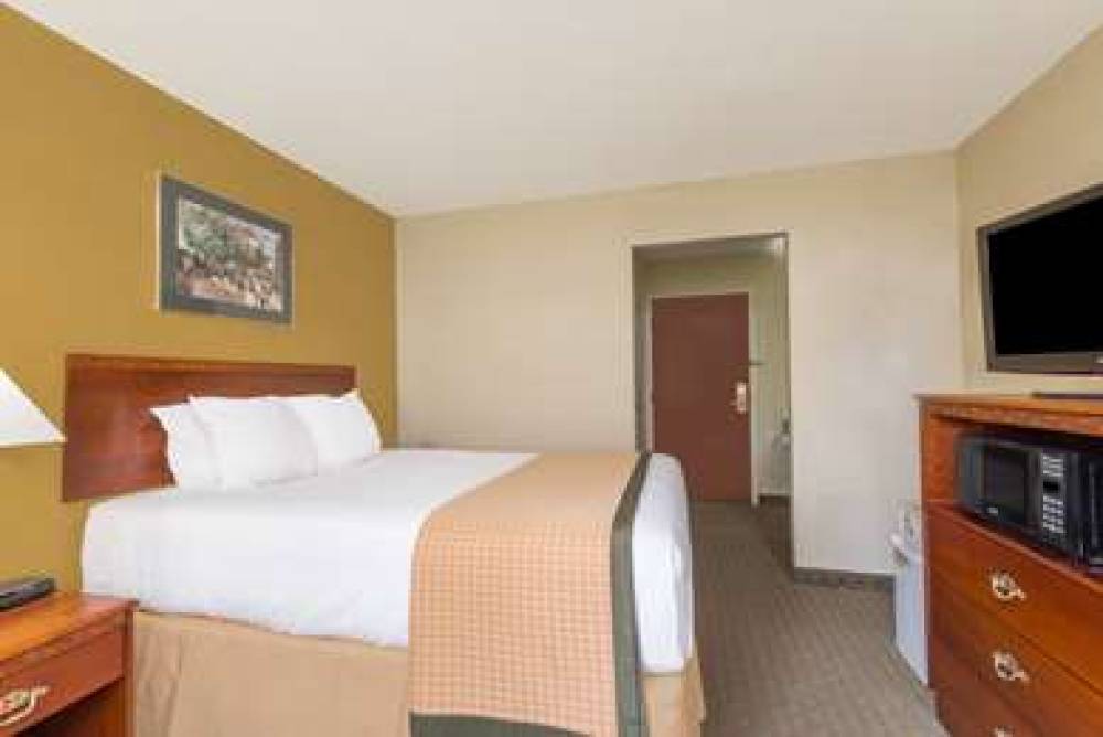 DAYS INN NORTON 8
