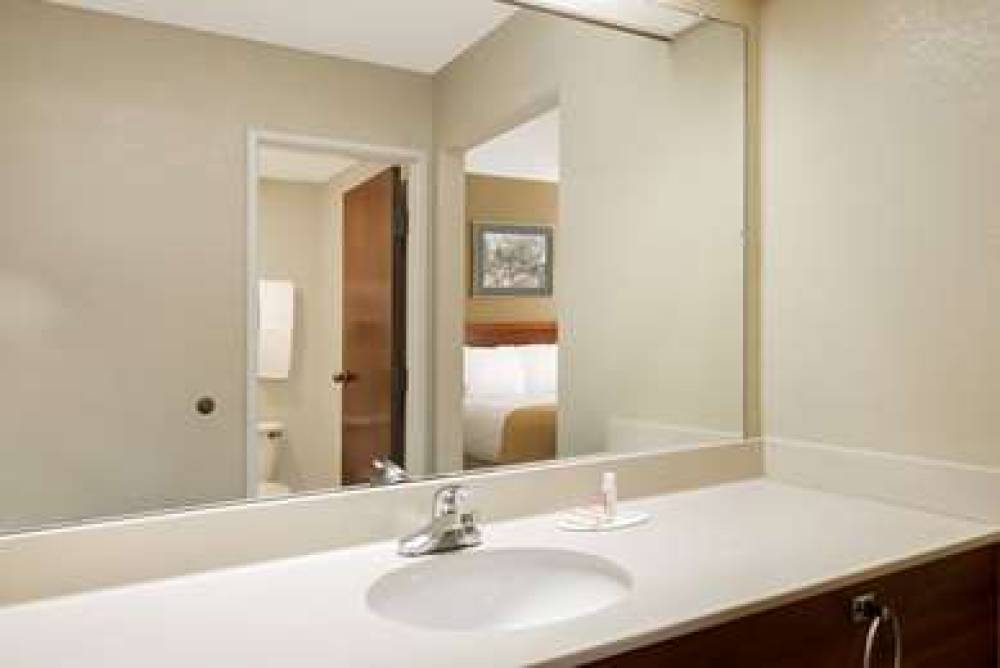 DAYS INN NORTON 5
