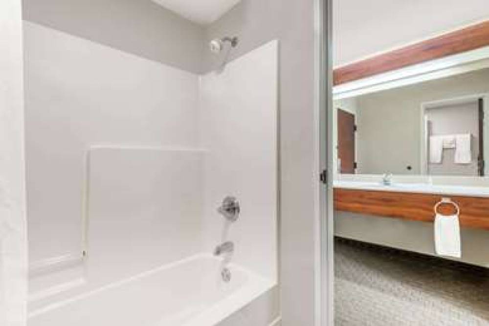 DAYS INN NORTON 10