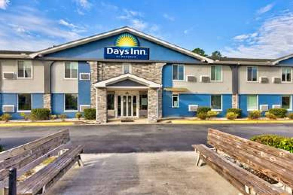 DAYS INN SAVANNAH GATEWAY 1
