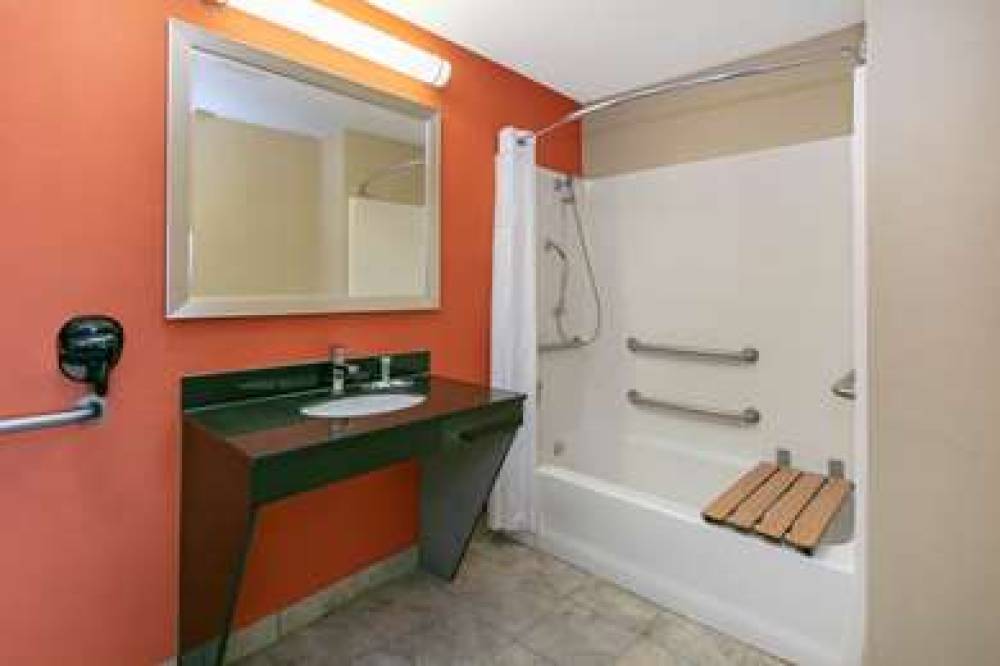 DAYS INN & SUITES BY WYNDHAM A 5