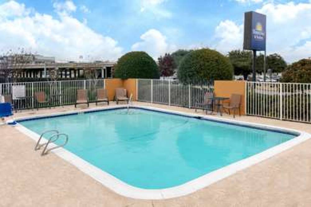 DAYS INN & SUITES BY WYNDHAM A 4