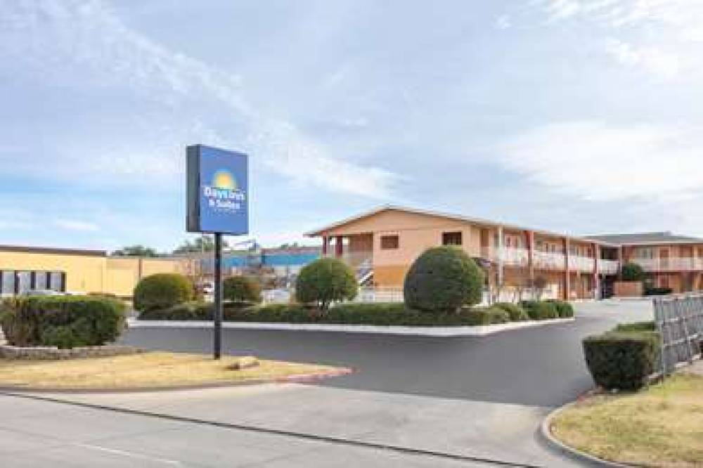 DAYS INN & SUITES BY WYNDHAM A 1