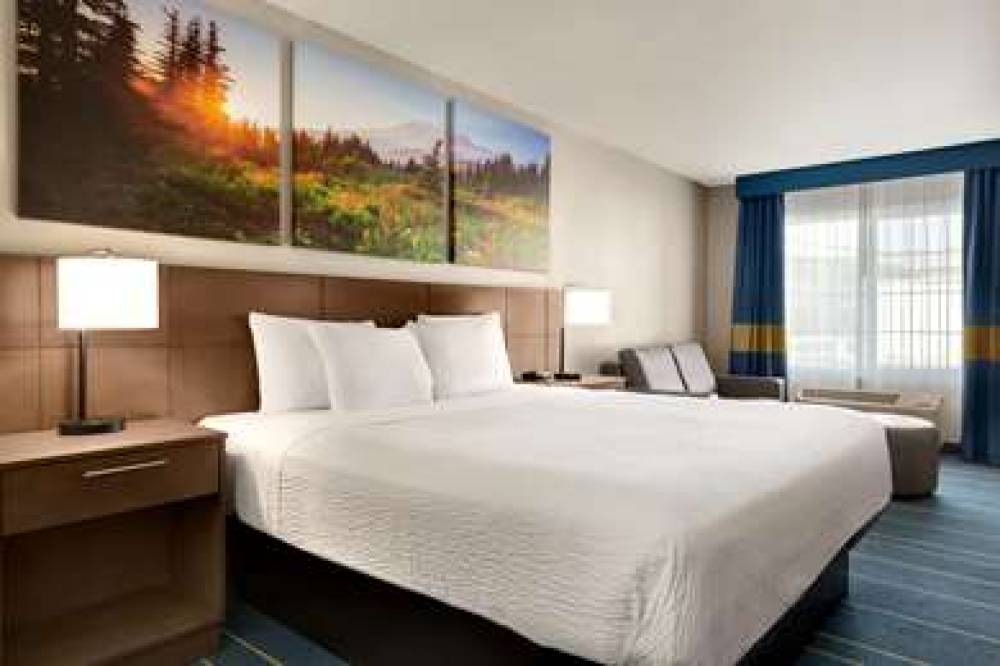 DAYS INN & SUITES BY WYNDHAM ANAHEI 10