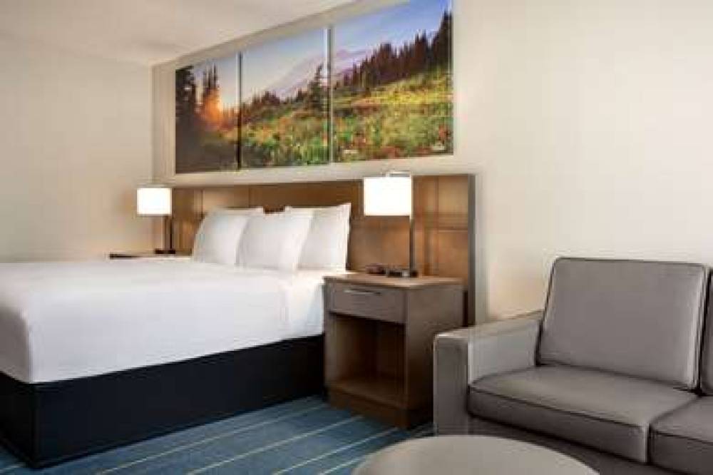 DAYS INN & SUITES BY WYNDHAM ANAHEI 8