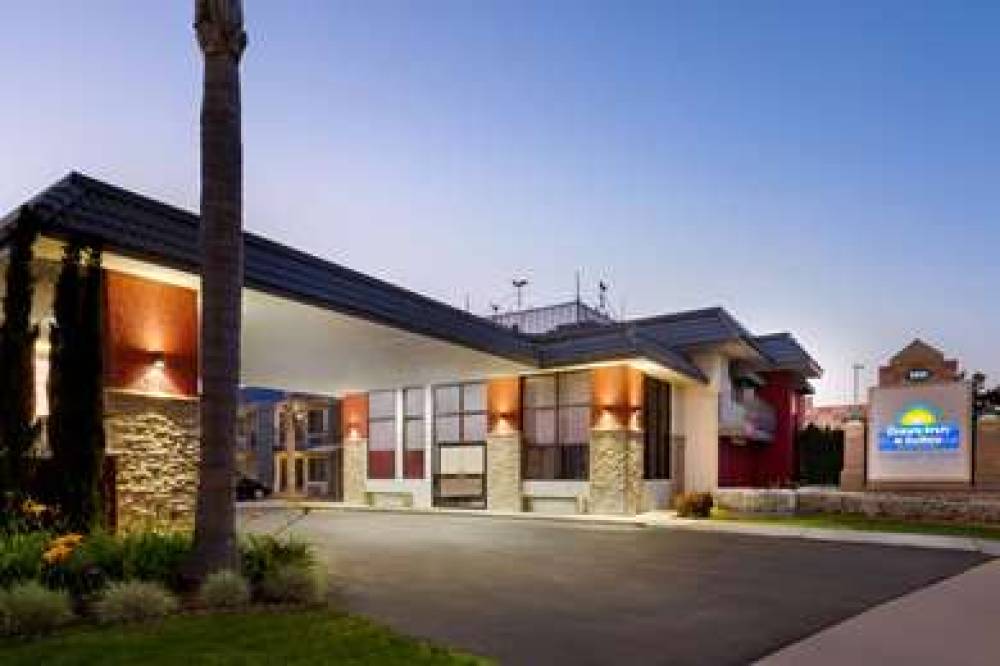 Days Inn & Suites By Wyndham Anahei