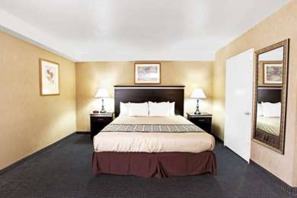 Days Inn & Suites By Wyndham Artesia 7
