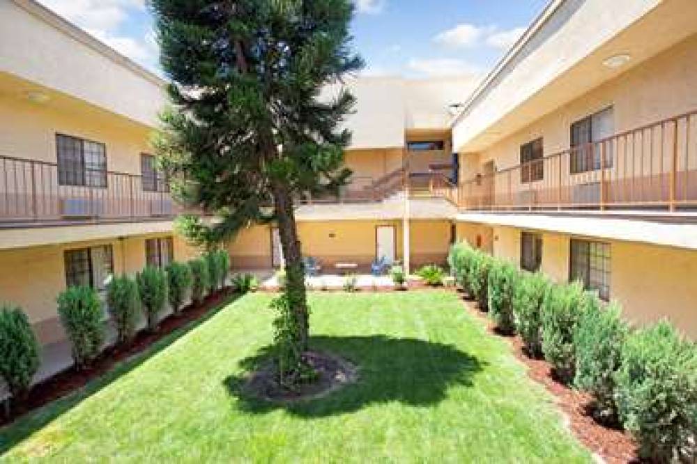 Days Inn & Suites By Wyndham Artesia 1