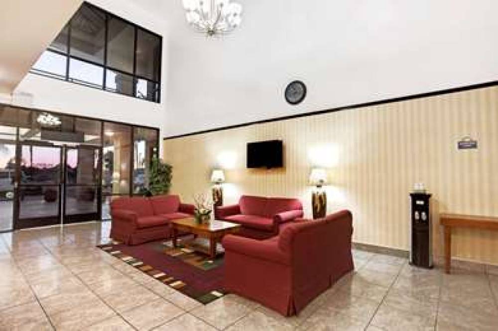 Days Inn & Suites By Wyndham Artesia 3