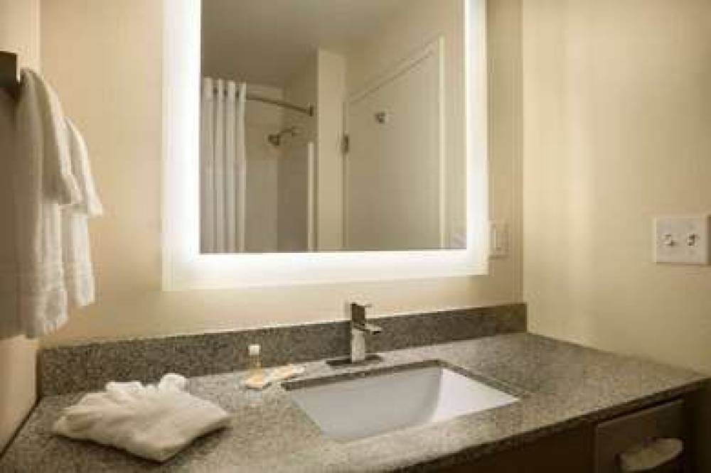 DAYS INN & SUITES BY WYNDHAM, CALDW 8