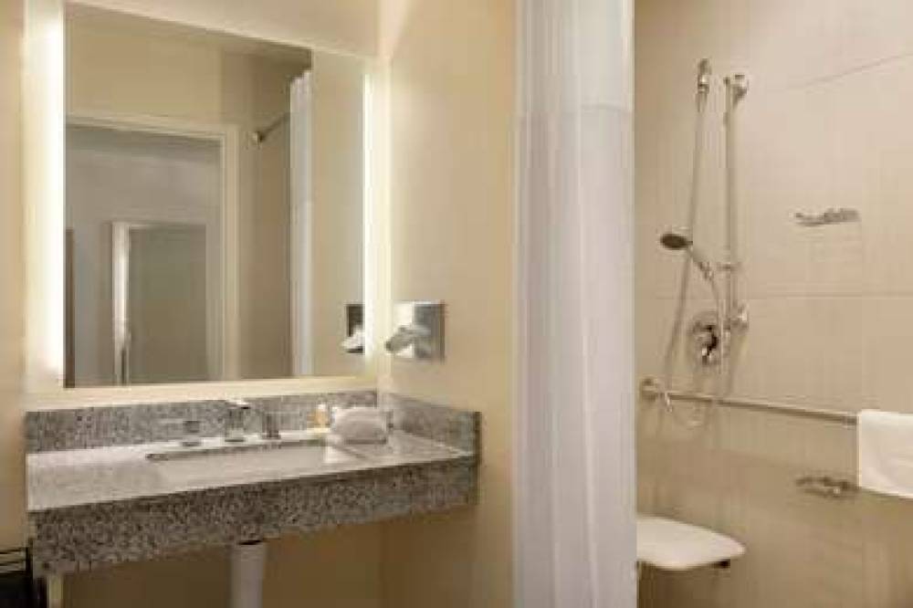 DAYS INN & SUITES BY WYNDHAM, CALDW 9