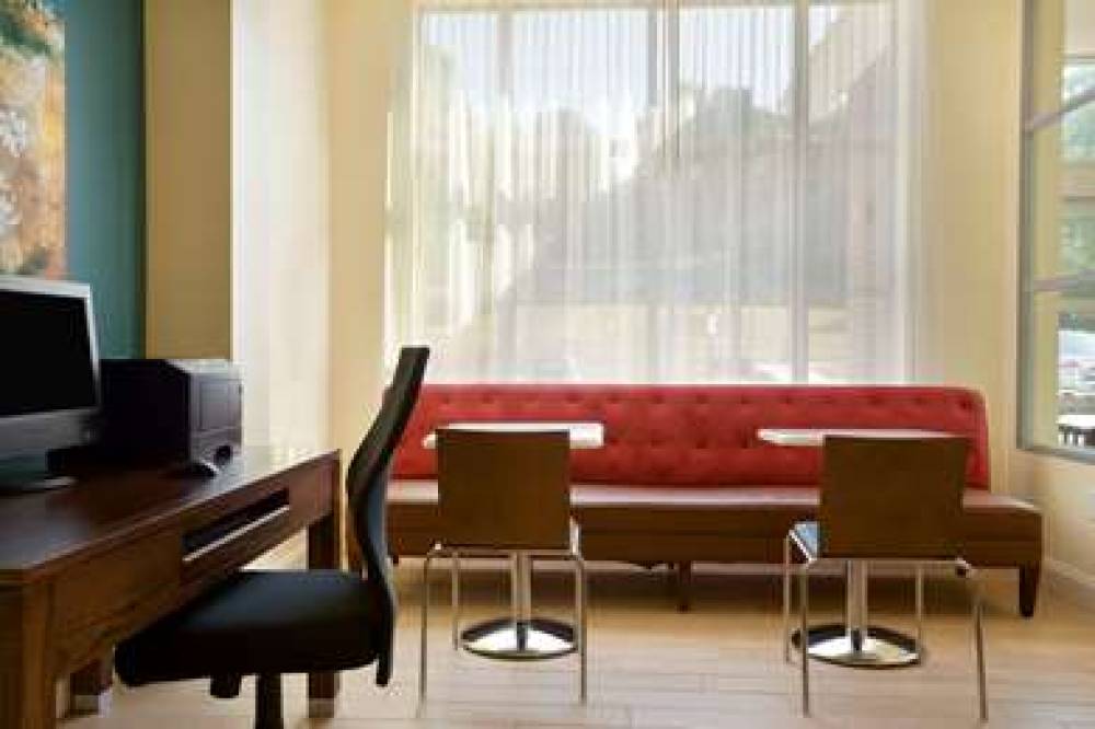 DAYS INN & SUITES BY WYNDHAM, CALDW 2