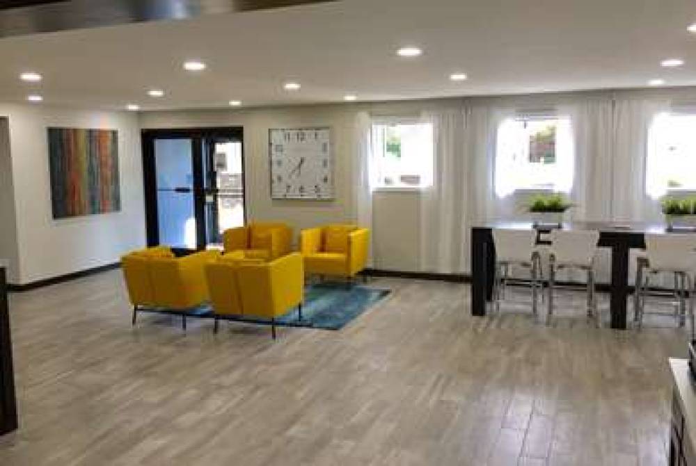 DAYS INN & SUITES BY WYNDHAM CINCIN 3
