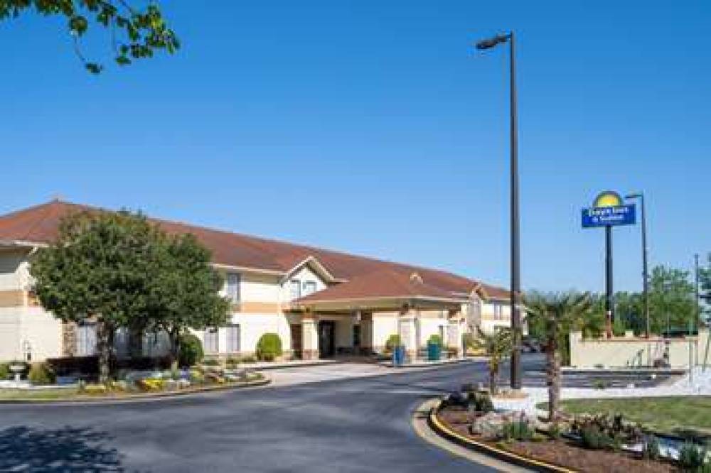 Days Inn & Suites By Wyndham, Comme