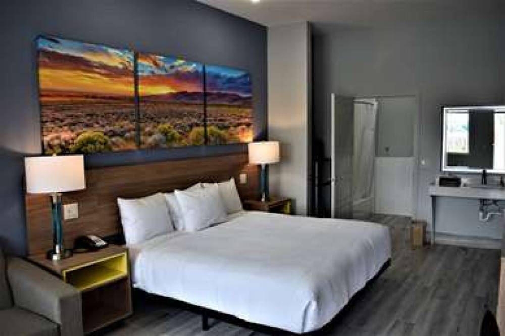 DAYS INN & SUITES BY WYNDHAM DOWNTO 8