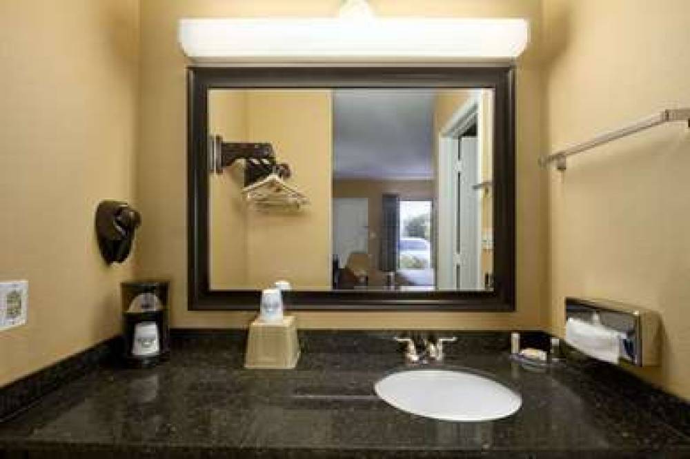 RED ROOF INN SUITES DUNCAN 8