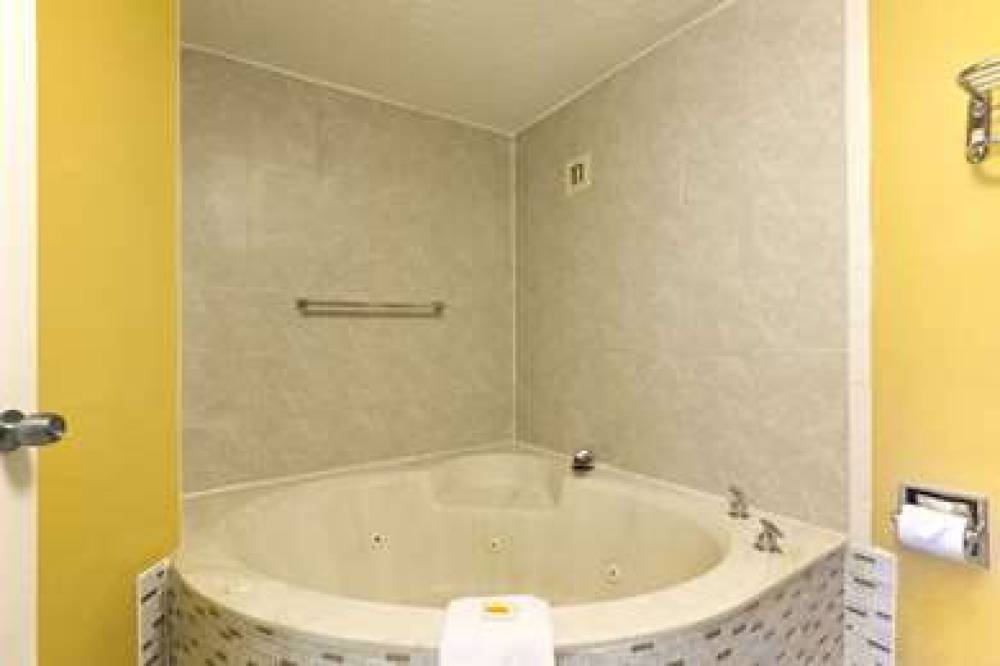RED ROOF INN SUITES DUNCAN 5