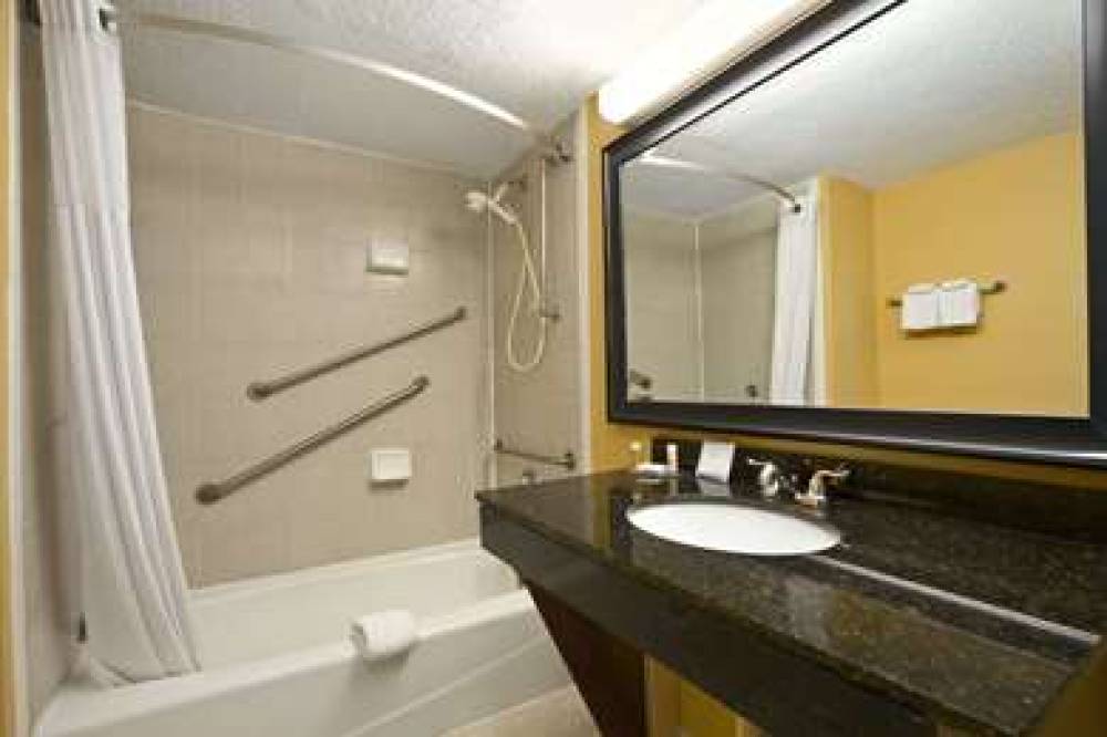 RED ROOF INN SUITES DUNCAN 6