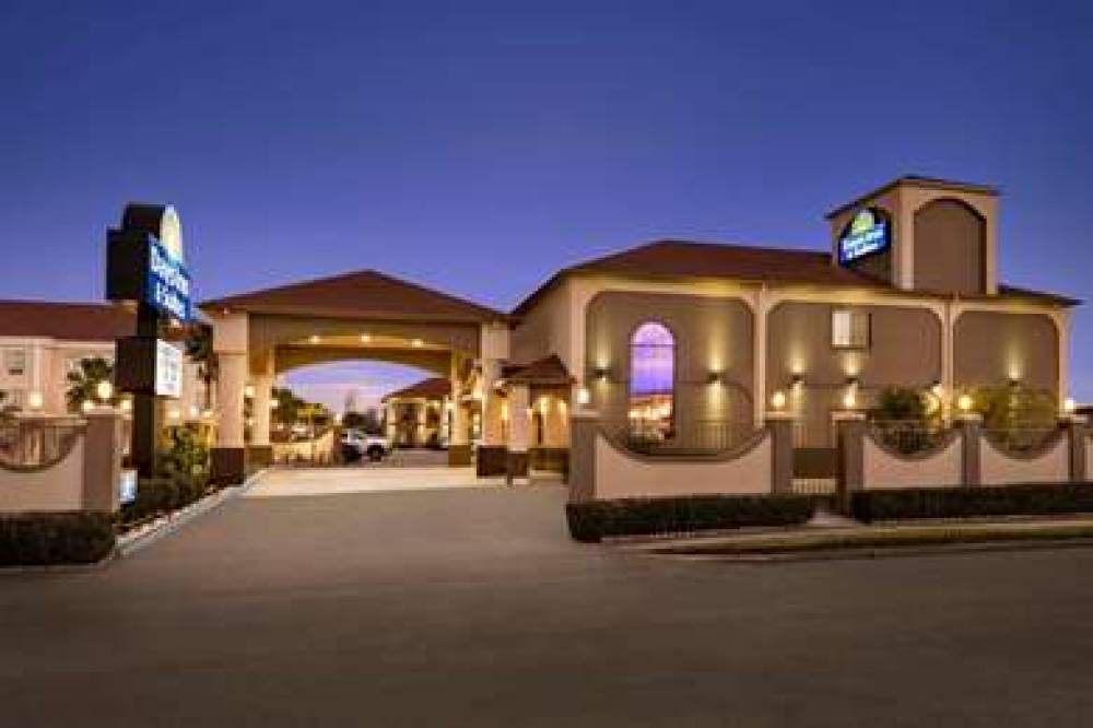 Days Inn & Suites By Wyndham Houston Hobby Airport 1