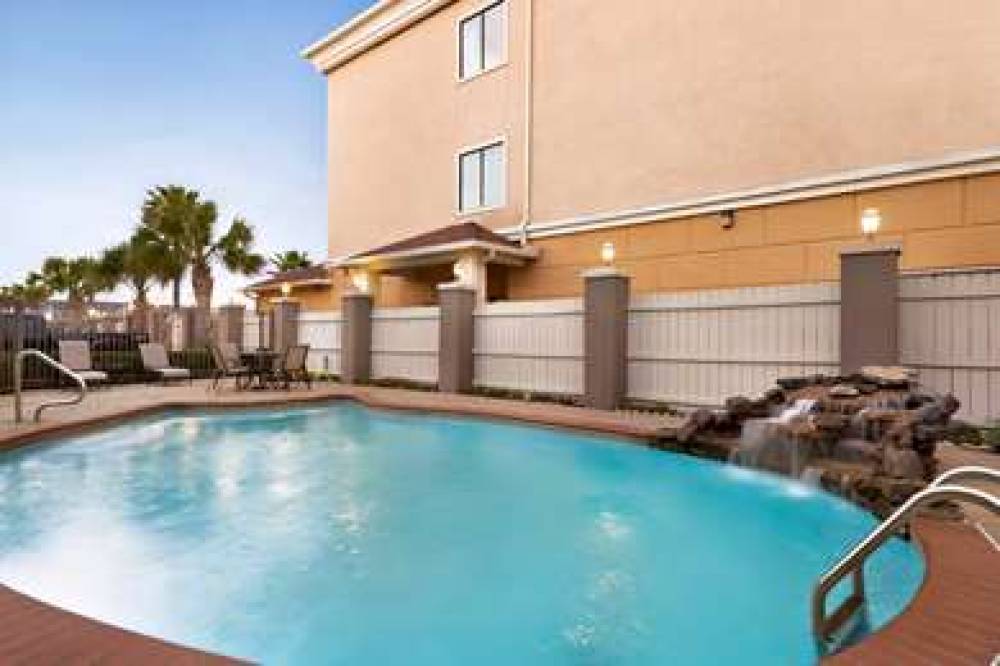 Days Inn & Suites By Wyndham Houston Hobby Airport 5
