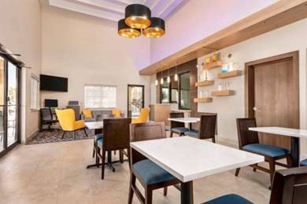 Days Inn & Suites By Wyndham Houston Hobby Airport 4