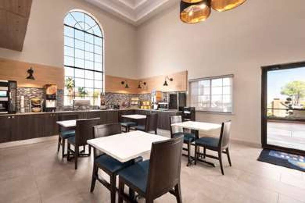 Days Inn & Suites By Wyndham Houston Hobby Airport 6