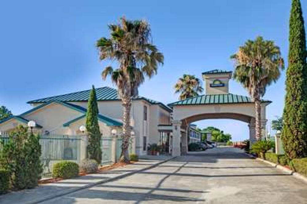 Days Inn & Suites By Wyndham Houston North/Fm 1960