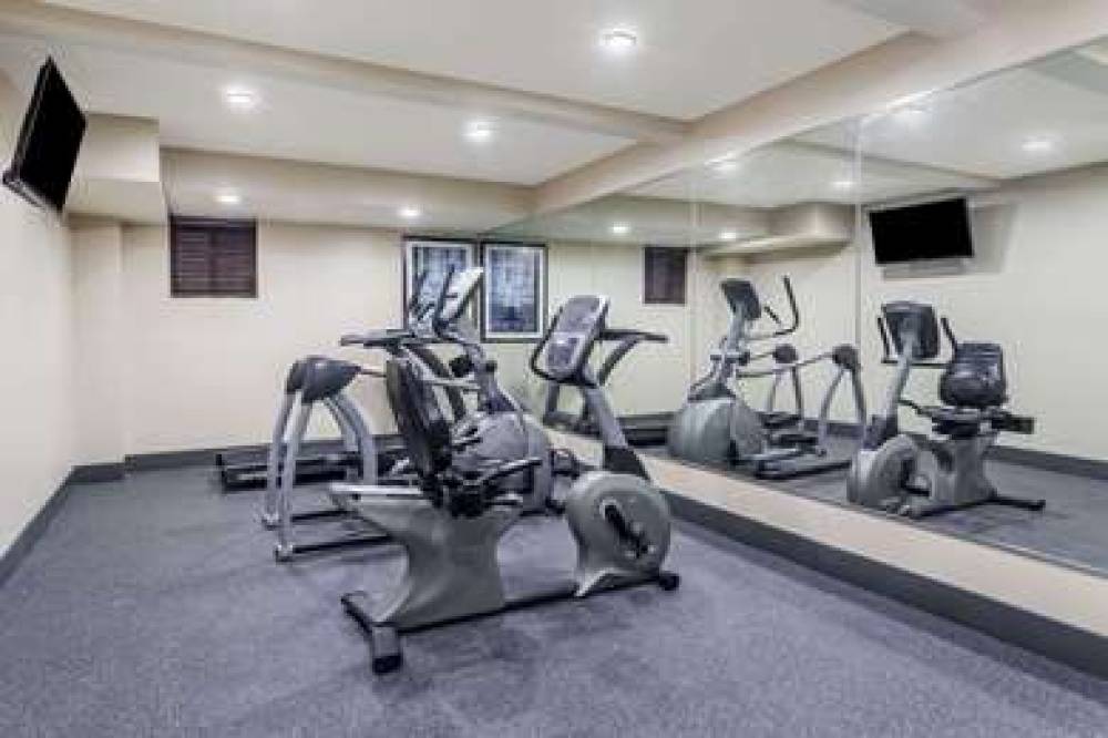 Days Inn & Suites By Wyndham Jamaica JFK Airport 4