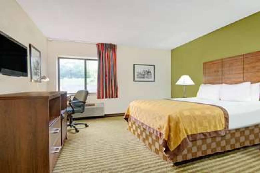 DAYS INN & SUITES BY WYNDHAM KANSAS 6