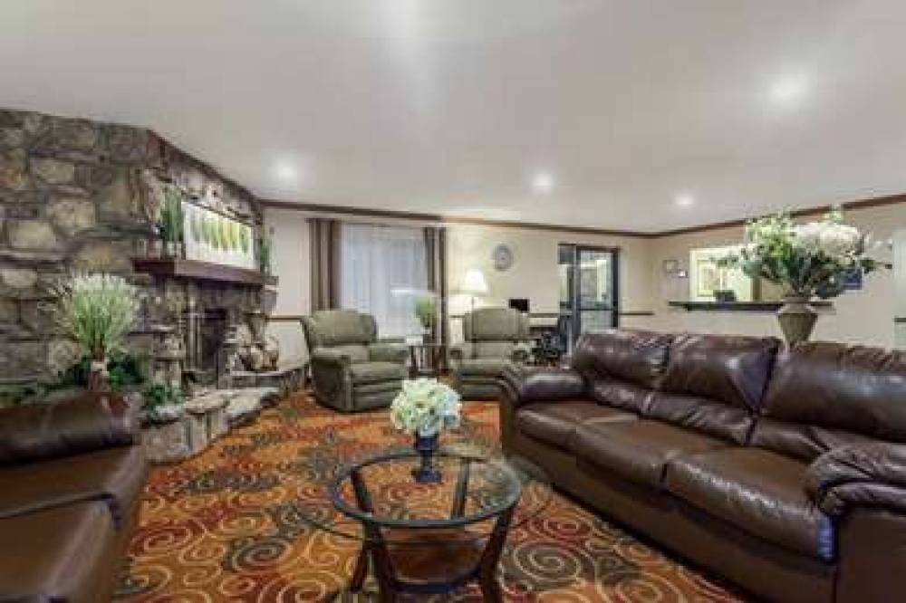 Days Inn & Suites By Wyndham Kaukauna Wi