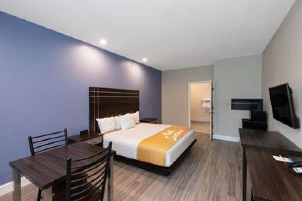 DAYS INN & SUITES BY WYNDHAM LA POR 10