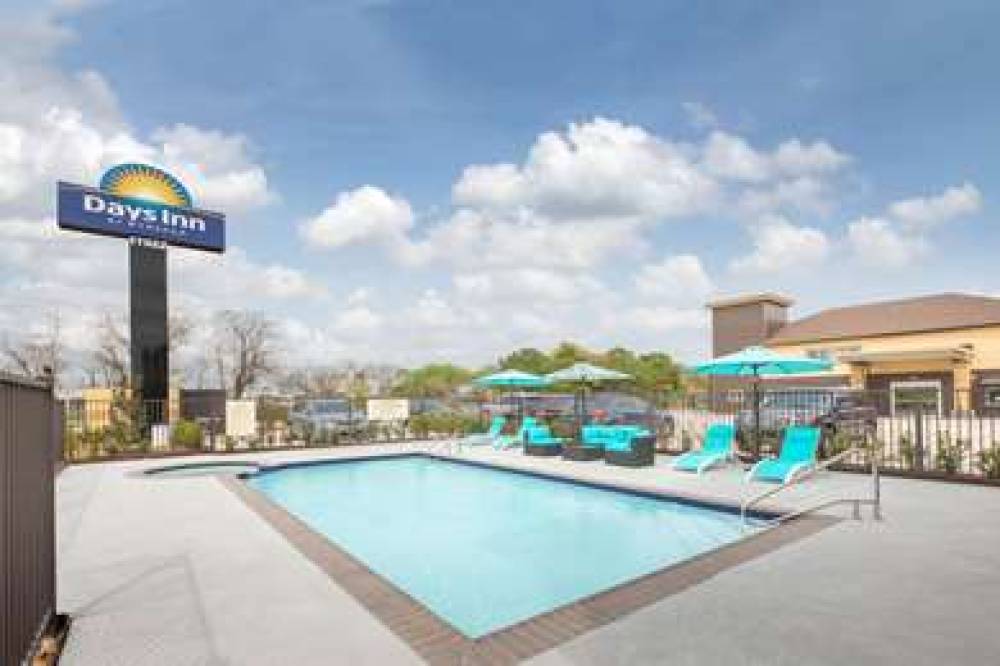 DAYS INN & SUITES BY WYNDHAM LA POR 3
