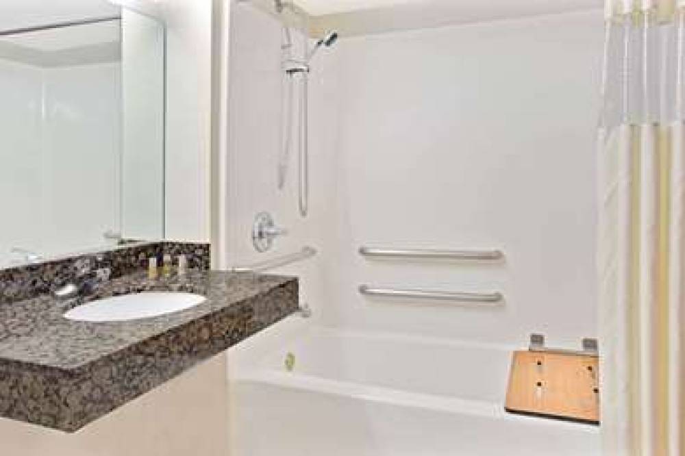 Days Inn & Suites By Wyndham Laurel Near Fort Meade 5