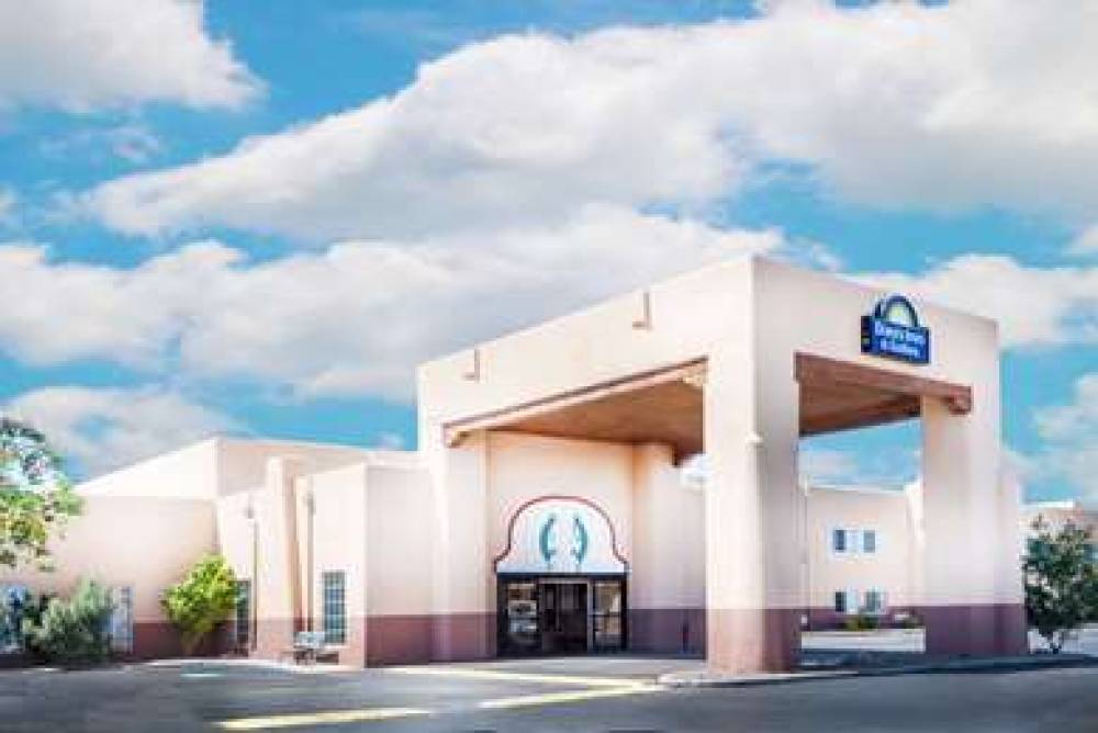 Days Inn & Suites By Wyndham Lordsb