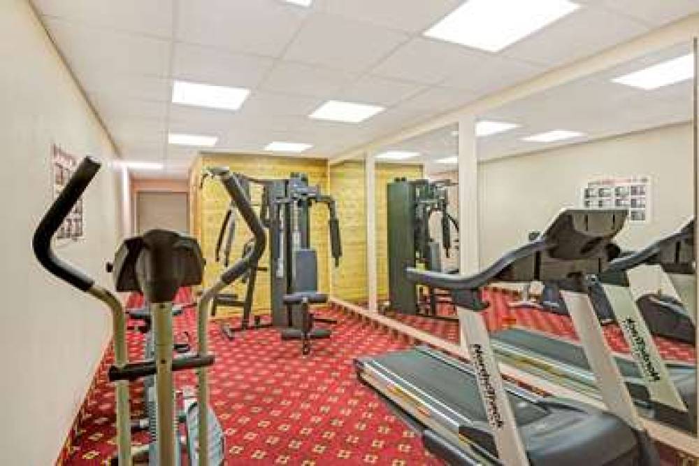 Days Inn & Suites By Wyndham Louisville SW 4