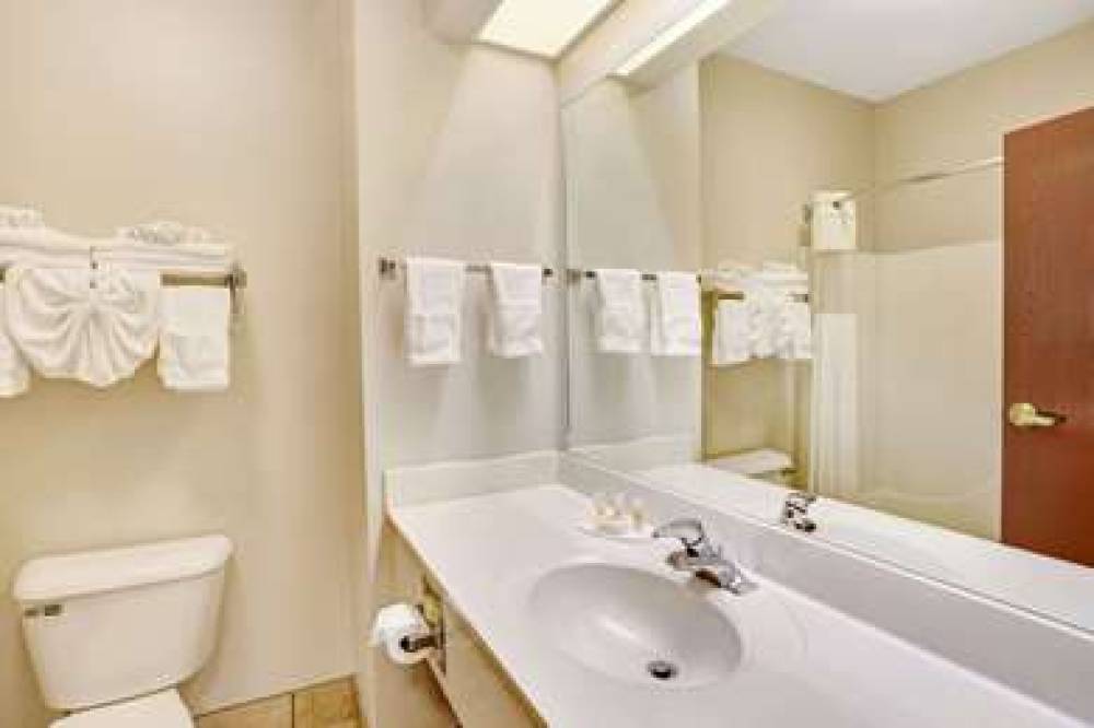 Days Inn & Suites By Wyndham Louisville SW 5