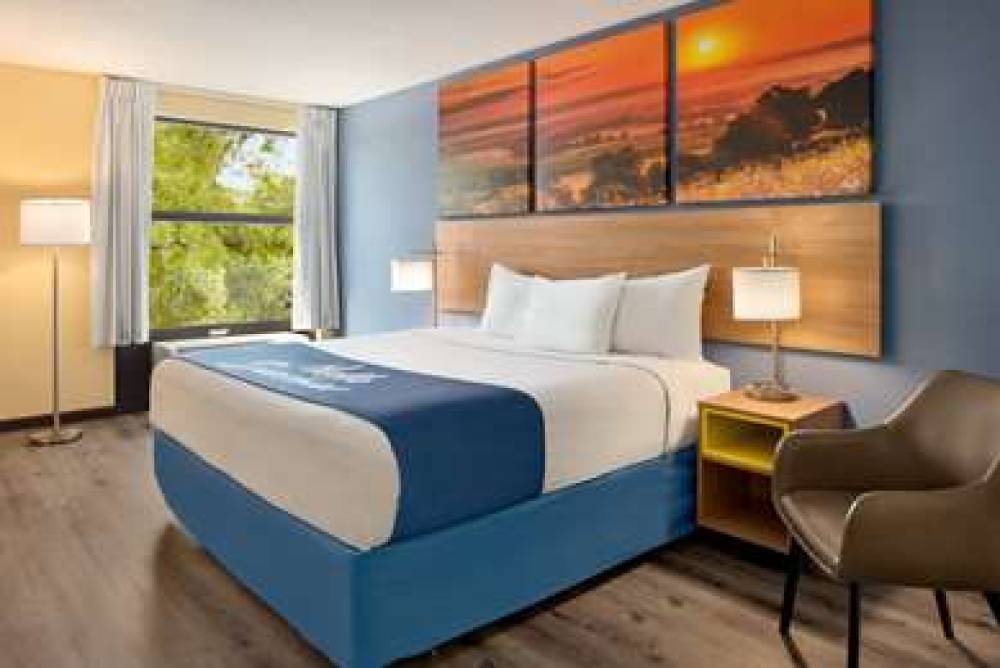 DAYS INN & SUITES BY WYNDHAM MERRIL 9